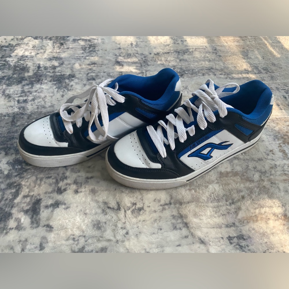 Sneakers - Picture 2 of 3